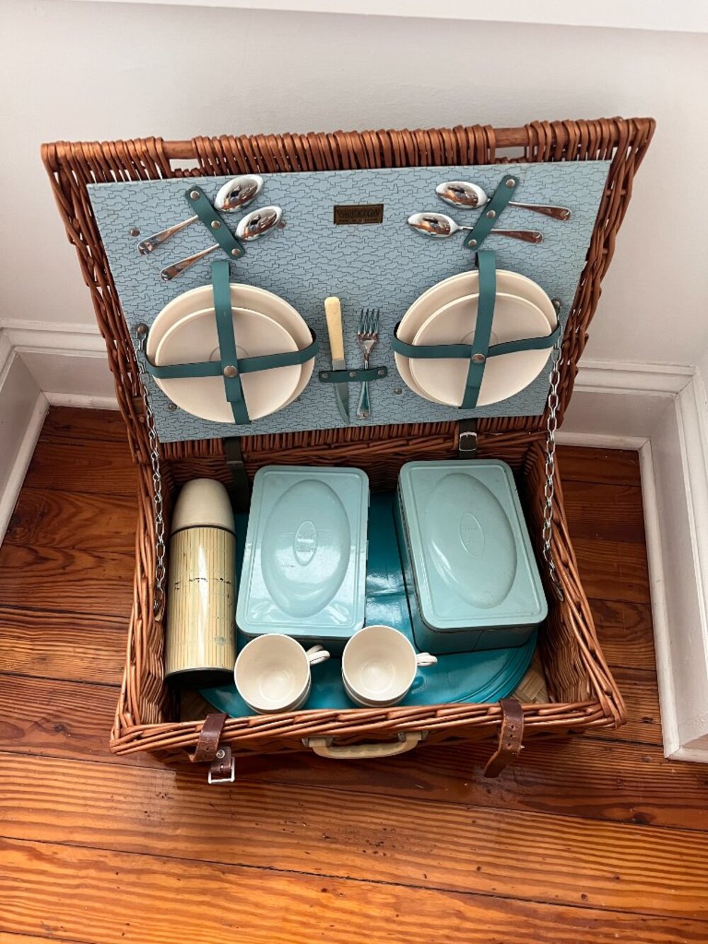 Rare Vintage 1950s Brexton of England Picnic basket set